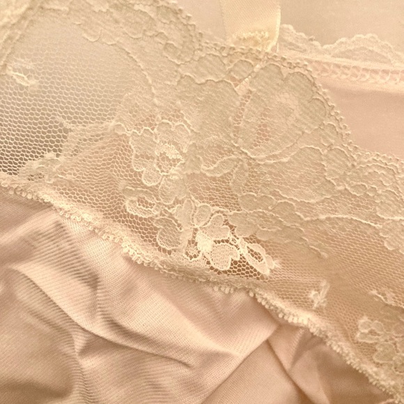 Vintage lace and silk camisole. - Picture 4 of 4